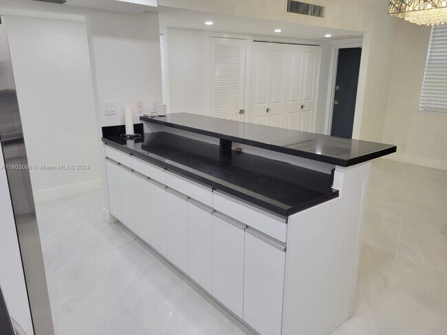 Foto del edificio - 20381 NE 30th Ave