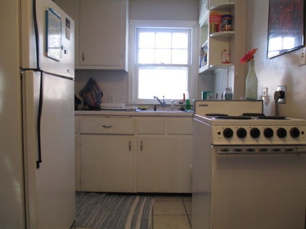 Kitchen - 1422 Legore Ln