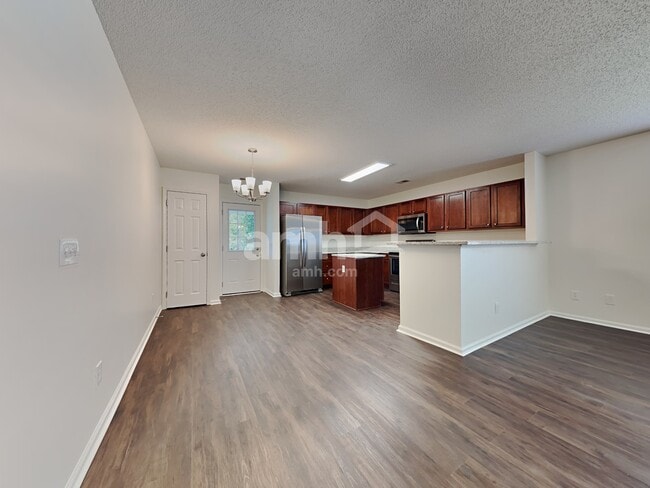 Building Photo - 118 Larkspur Dr