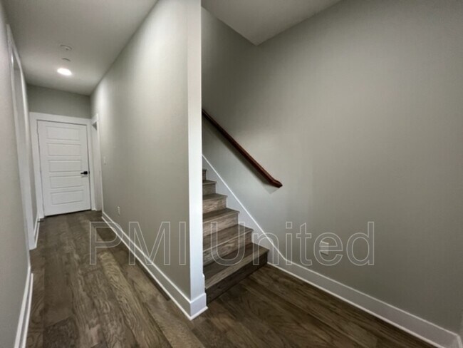 Foto del edificio - 313 N Mill St