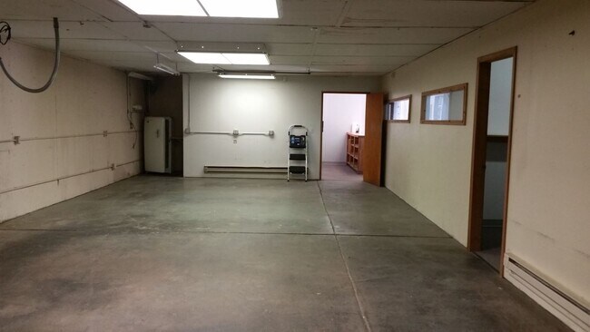 Building Photo - 4033 Ottmar Rd NE