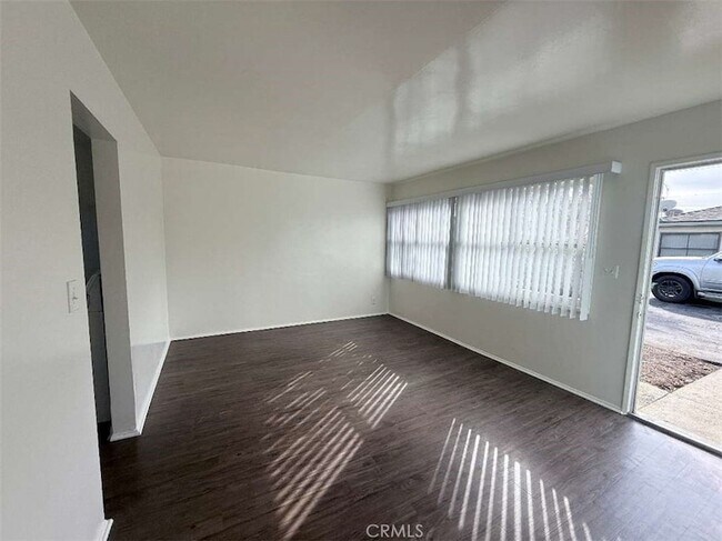 Foto del edificio - 24638 Eshelman Ave