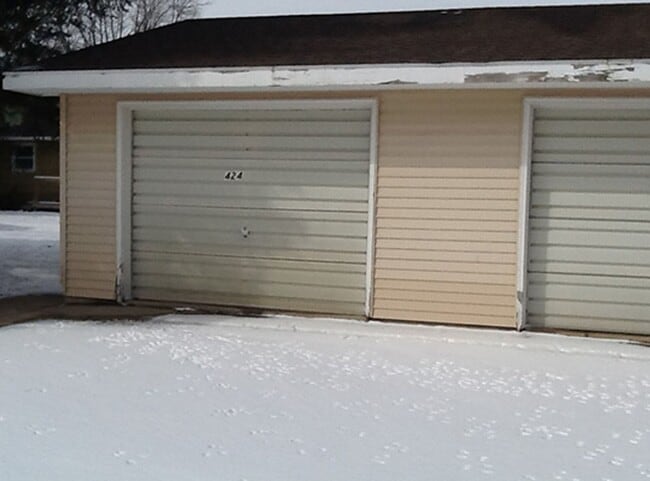 Building Photo - 422-428 8th Ave NE