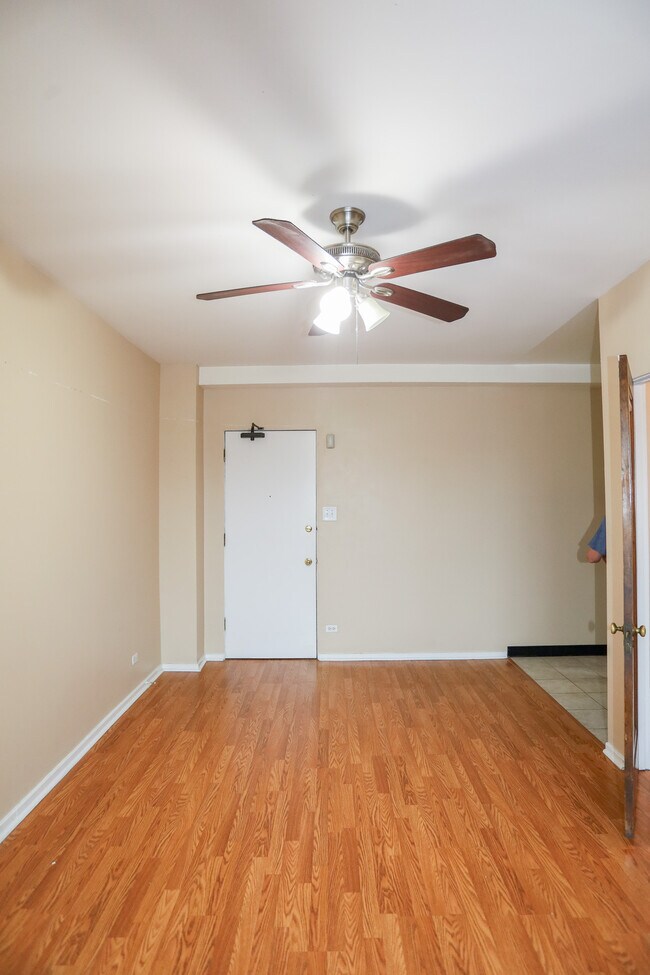 Foto del edificio - 6166 N Winthrop Ave