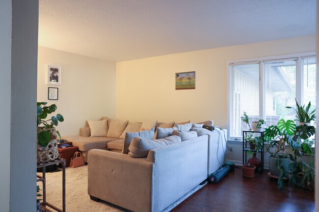 Foto del edificio - 1517 Cambria Dr