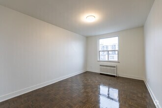 1BR, 1BA - 631SF - Bedroom - 100 Cosburn Ave