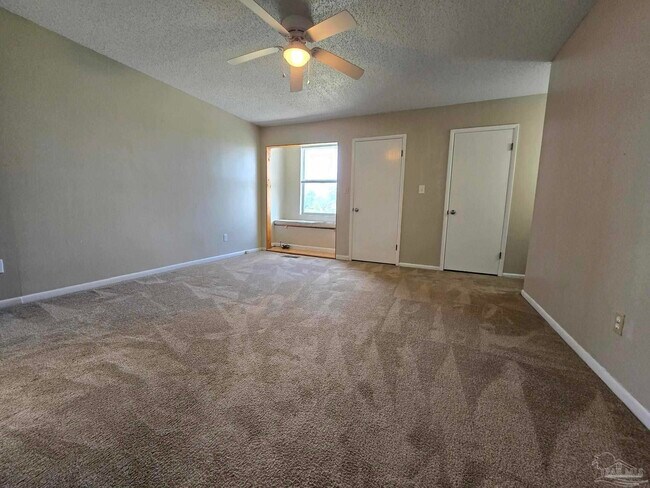 Building Photo - 4828 Huron Dr