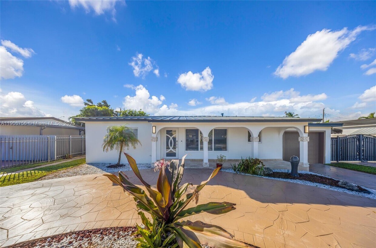 Foto principal - 490 W 33rd Pl