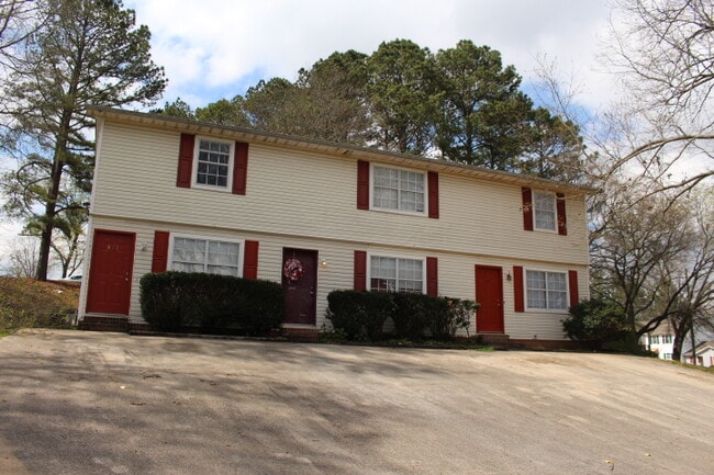 Building Photo - 675 Gale Dr NE