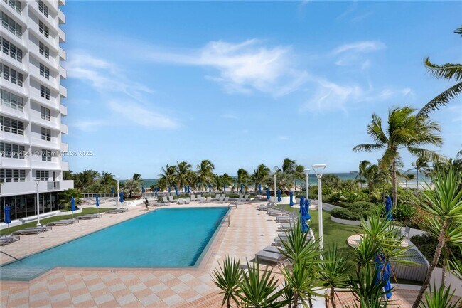 Building Photo - 100 Lincoln Rd