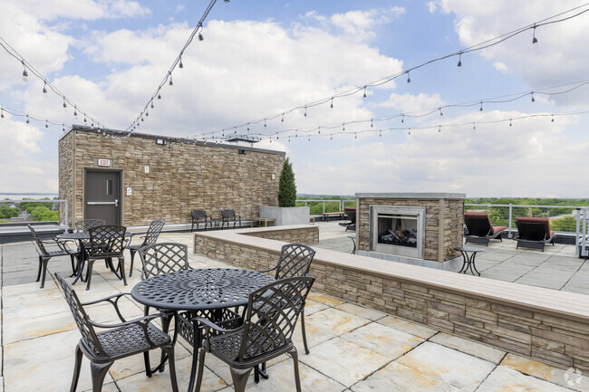 Terraza en la azotea - Galaxie High Rise Apartments