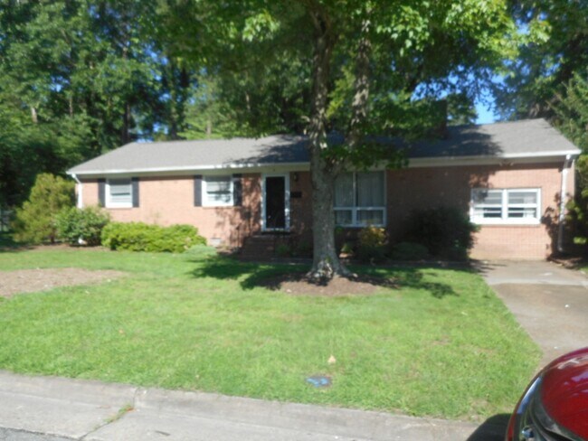 Foto del edificio - 4 Fairway Ln