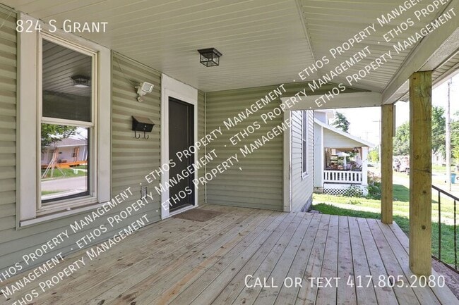 Building Photo - 824 S Grant-