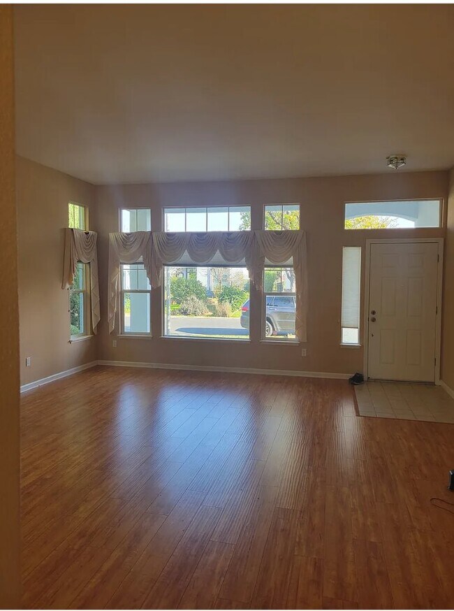 Foto del edificio - 723 Deerfield Way