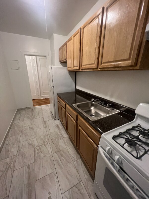 Primary Photo - 316 E 211th St
