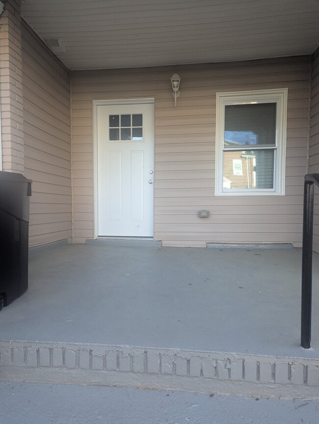 Building Photo - 420 Rosecroft Terrace