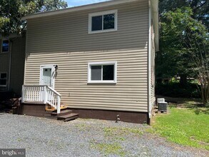 Building Photo - 18402 Cedar Dr