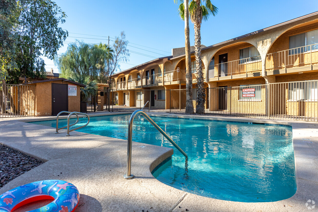 Foto principal - Courtyard at Encanto Apartments