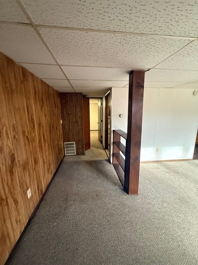 Building Photo - 533 W Cherry St