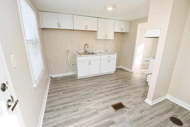 Building Photo - Remodeled, 2 bedroom South Bend IN home