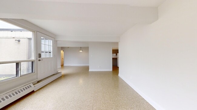 Building Photo - 10 Bergamot Ave