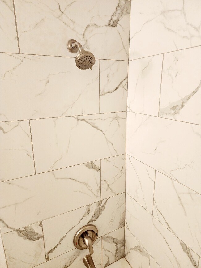 Fotografía del edificio - 5675 W Brown Deer Rd