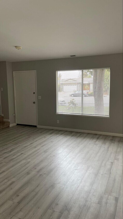 Foto principal - 3226 Cropley Ave