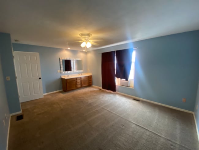 Building Photo - 4550 Teak Dr