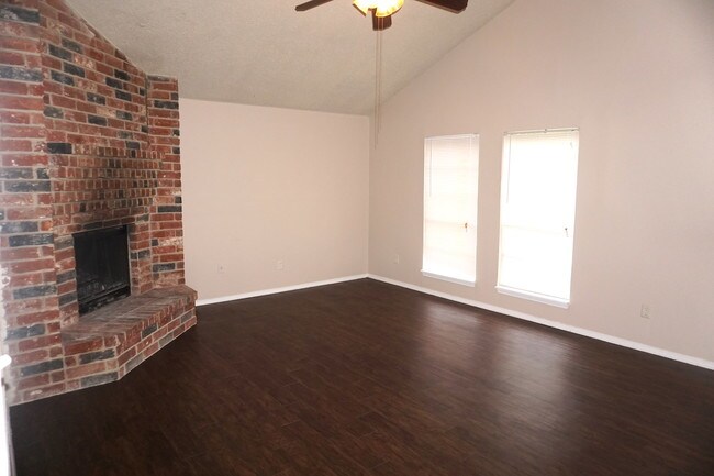 Building Photo - 8714 Valley Forest Dr