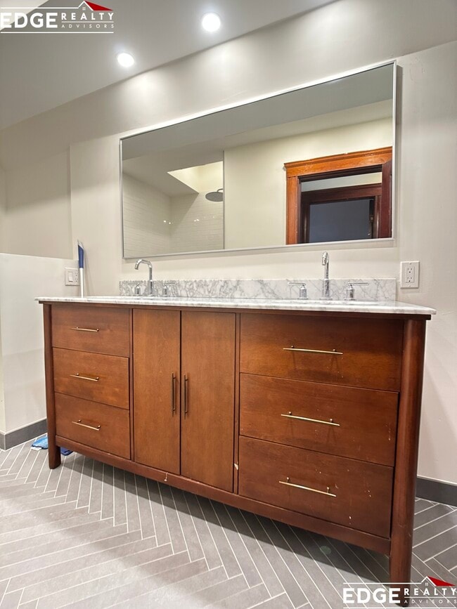 Building Photo - 92 Litchfield St