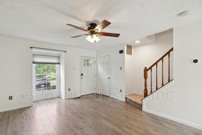 Building Photo - 117 Spruce Woods Ct