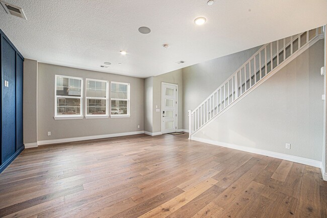 Foto del edificio - Gorgeous Townhome at Victory Ridge!