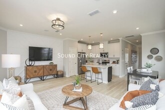 Building Photo - 5050 Dayflower Dr