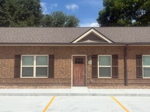 Building Photo - 404 Cedar Ln