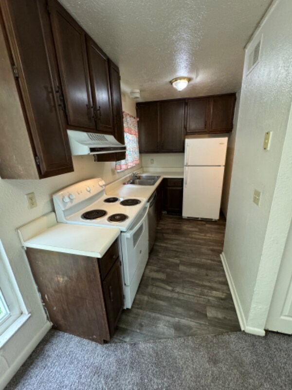 Foto del edificio - 214 Cross Lanes Dr