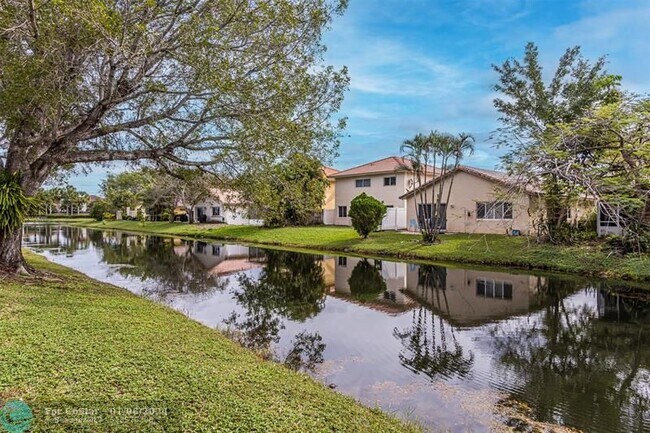 Building Photo - 151 Lakeview Dr