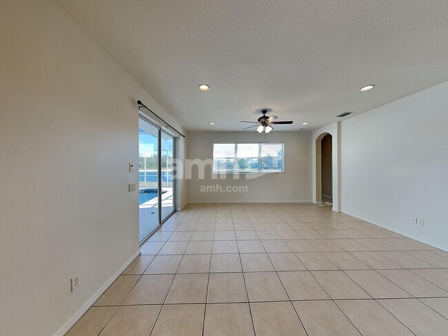 Foto del edificio - 12323 30th St E