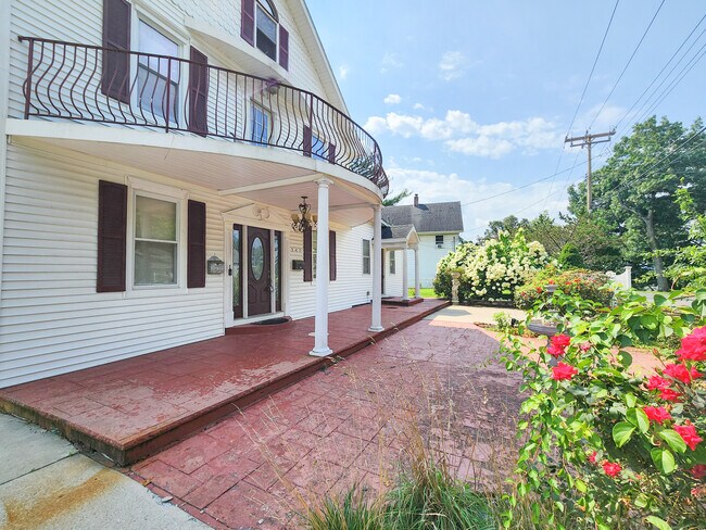 Building Photo - 242 Prospect St