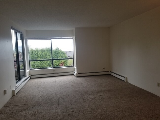 Building Photo - 3663 W 16th Ave