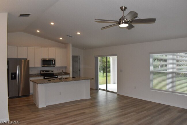 Building Photo - 1583 Glenan Rd