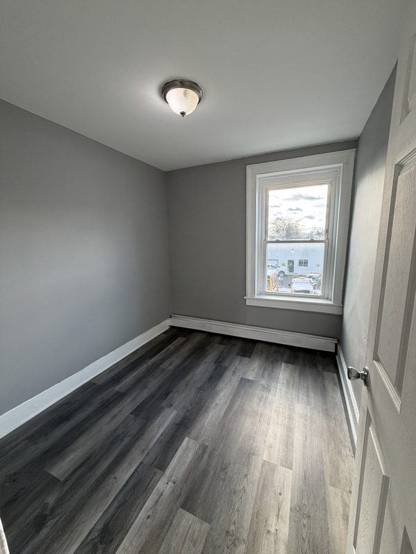 Building Photo - 241 Saratoga St