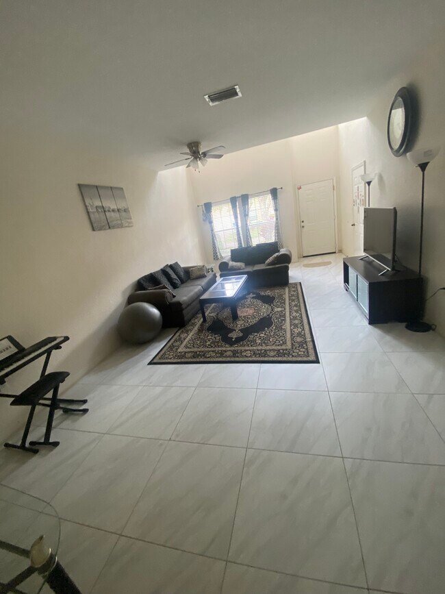 Building Photo - 16306 Parkstone Palms Ct