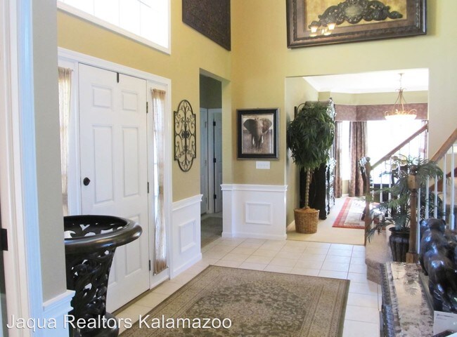Building Photo - 5 br, 3.5 bath House - 6204 Deer Run