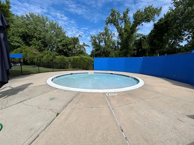 Building Photo - 40 Terrace Cir