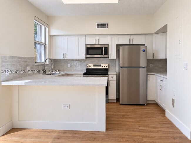 Foto del edificio - 8745 SW 152nd Ave