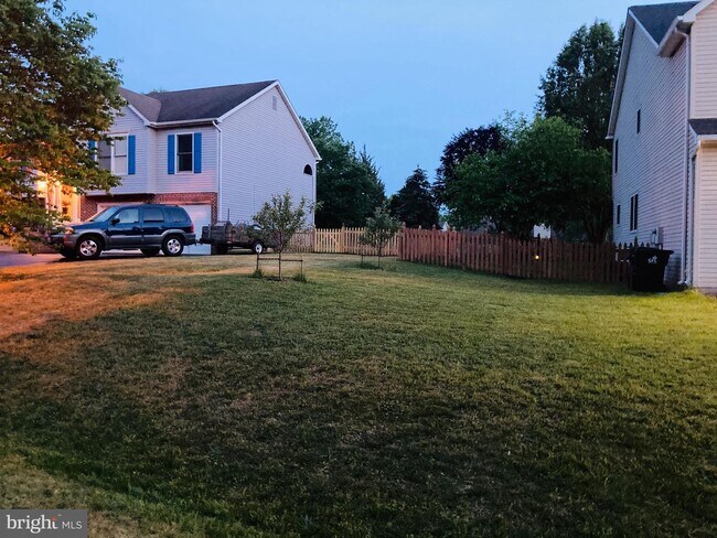 Foto del edificio - 6830 Red Rose Village Dr