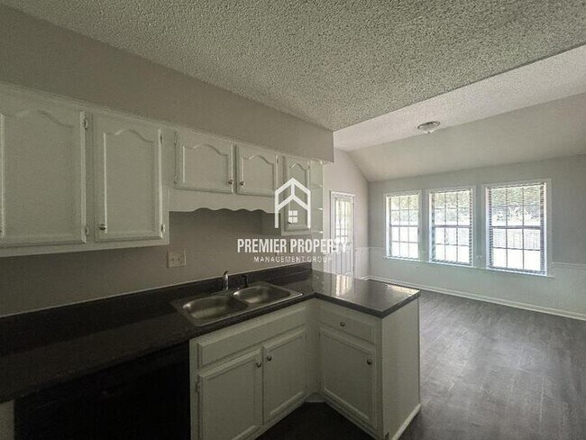 Building Photo - 7067 Apple Creek