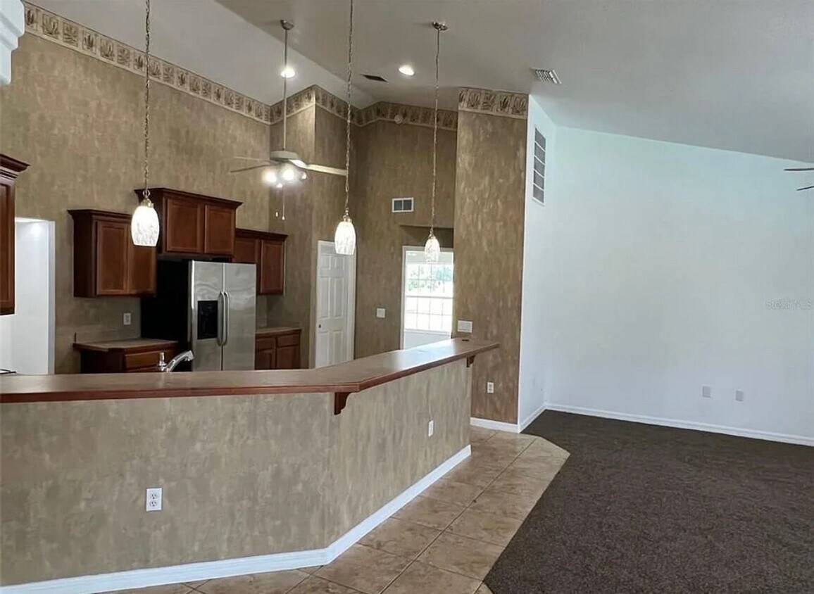 Building Photo - 9800 SE 64th Ave