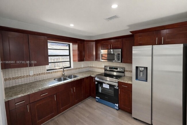 Building Photo - 250 SW 78th Ave