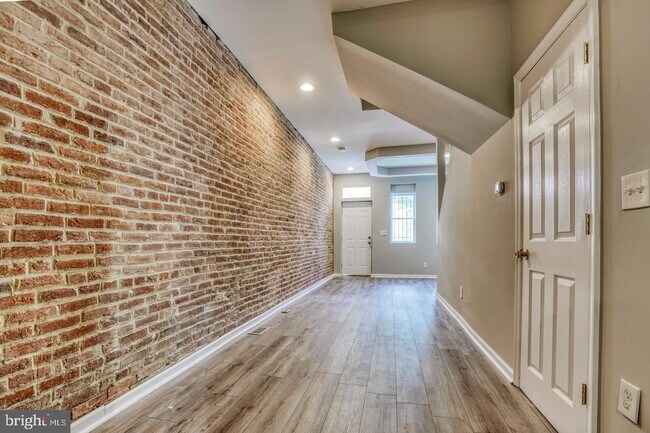 Building Photo - 2131 Jefferson St